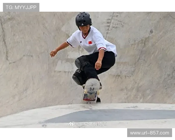 全运会看台球迷助威声震天,主场气氛激励湖北小将陈烨 全运会看台球迷助威声震天,主场气氛激励湖北小将陈烨