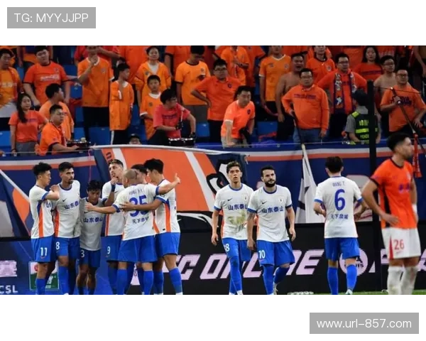 回顾2025赛季中超第28轮：山东泰山3-1上海海港。